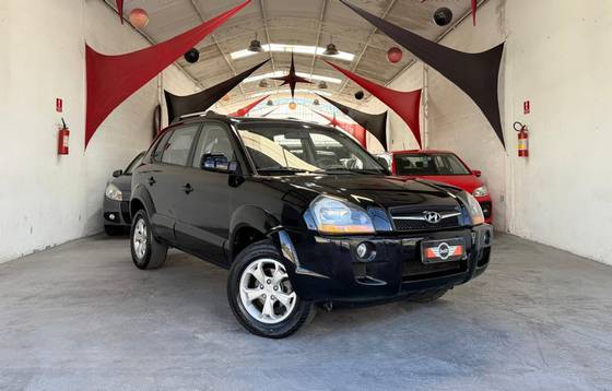 HYUNDAI TUCSON 2.0 MPFI GLS 16V 143CV 2WD GASOLINA 4P AUTOMÁTICO HYUNDAI TUCSON 2.0 MPFI GLS 16V 143CV 2WD GASOLINA 4P AUTOMÁTICO